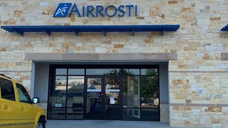 A closer view of the front entrance to Airrosti Brodie South in south Austin, TX.