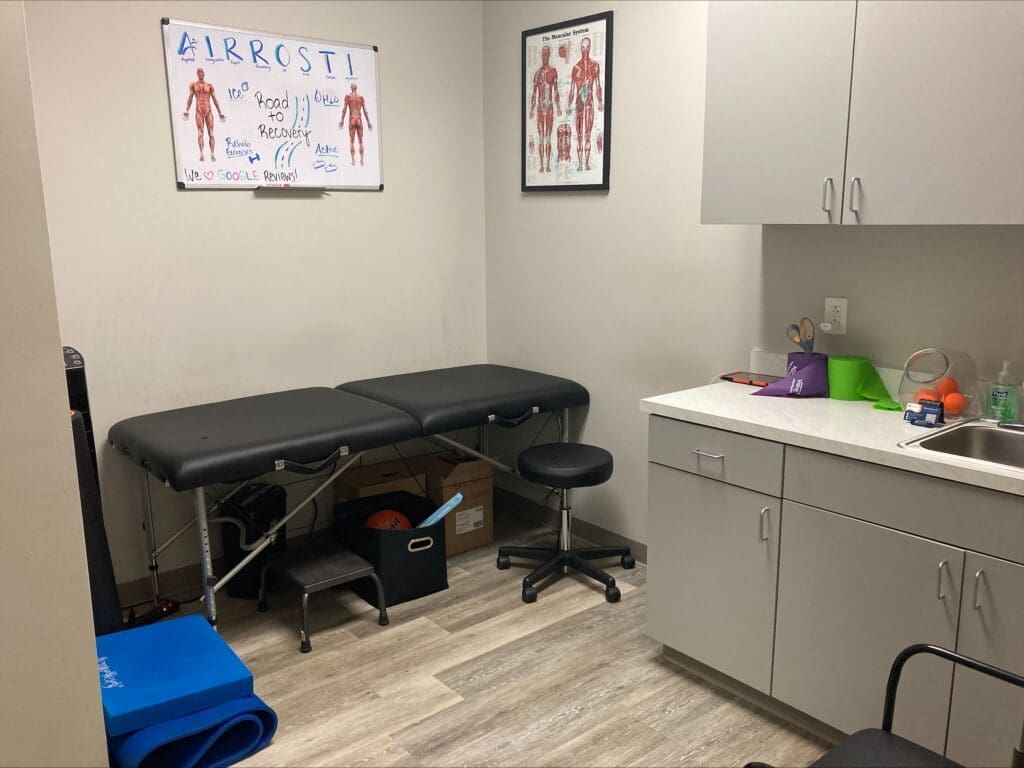 Recovery room at Airrosti Grand Parkway