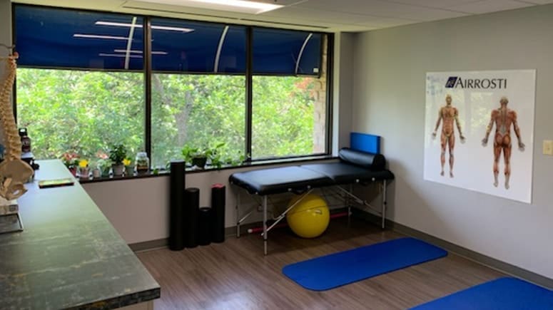 In the recovery room at Airrosti Red River in Austin, TX, patients will work with their Airrosti Certified Recovery Specialist to develop and learn their individualized at-home physical care routine to promote and maintain long-term MSK health.