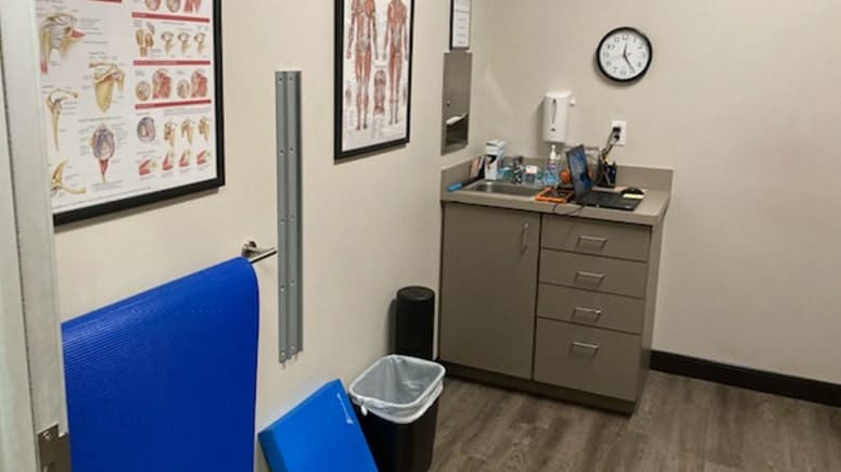 In the recovery room at Airrosti at Austin Regional Clinic Liberty Hill, patients will work with their Airrosti Certified Recovery Specialist to develop and learn their individualized at-home physical care routine to promote and maintain long-term MSK health.