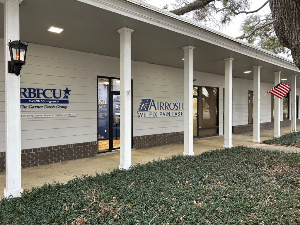 Exterior building at Airrosti Lake Jackson