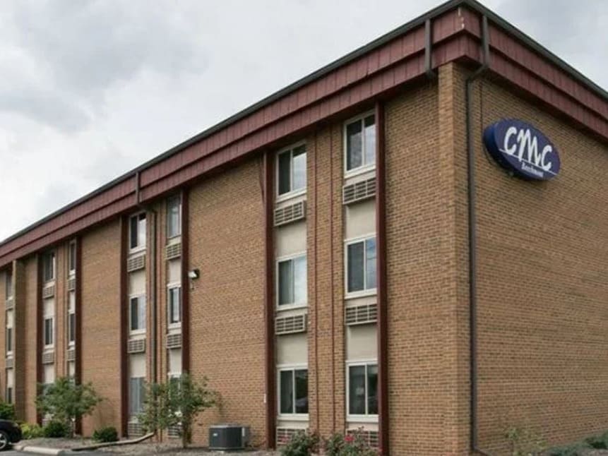 Exterior of Airrosti Beechmont