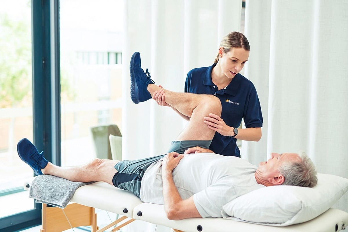Airrosti Provider treating a patient